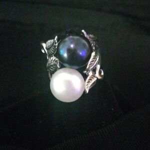 Elegant Silver Ring with Black and White Pearls.....Size 5
